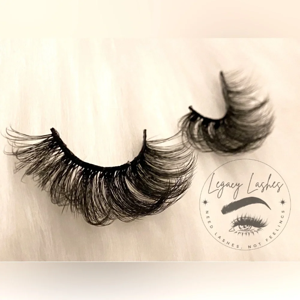 Cozy - Calm But Full Volume Lash 🧖🏼‍♀️ - Picture 2 of 3